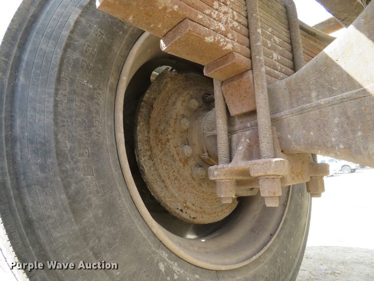 image for item DI2111 1999 GMC C7500 truck cab and chassis