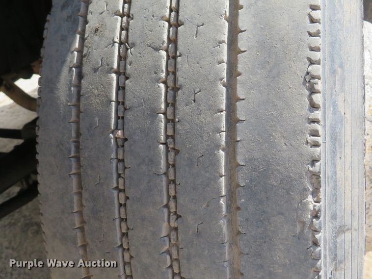 image for item DI2111 1999 GMC C7500 truck cab and chassis