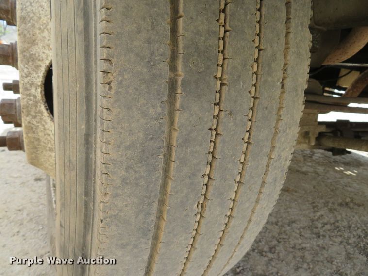 image for item DI2111 1999 GMC C7500 truck cab and chassis