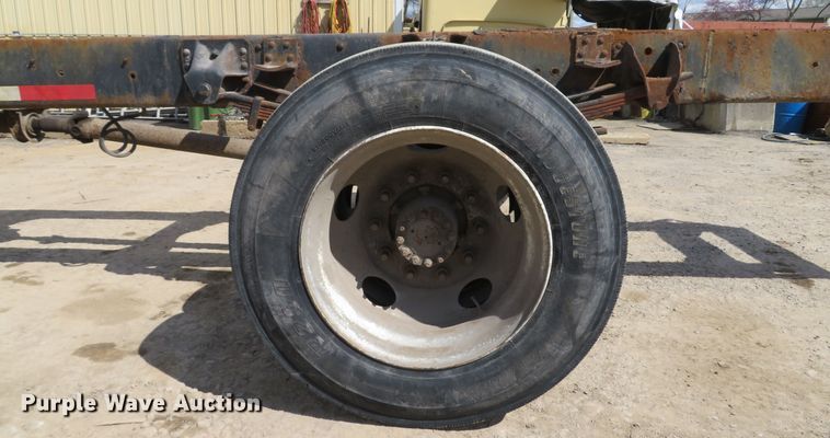 image for item DI2111 1999 GMC C7500 truck cab and chassis