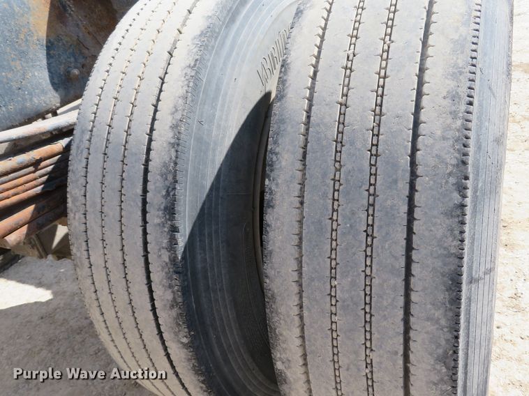 image for item DI2111 1999 GMC C7500 truck cab and chassis