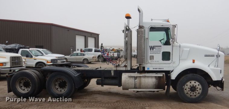 image for item FX9034 2000 Kenworth T800 semi truck