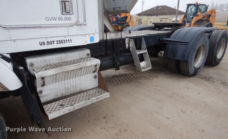 image for item FX9034 2000 Kenworth T800 semi truck