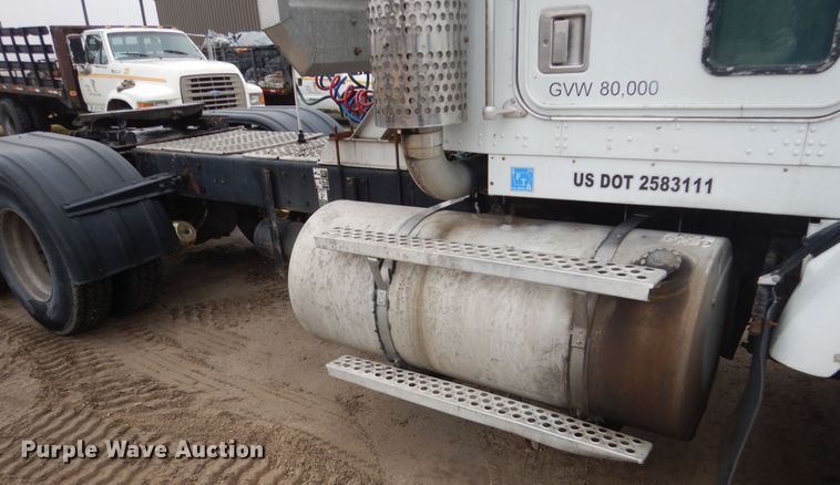 image for item FX9034 2000 Kenworth T800 semi truck