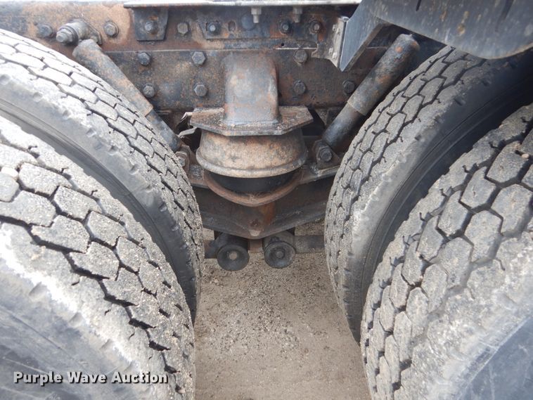 image for item FX9034 2000 Kenworth T800 semi truck