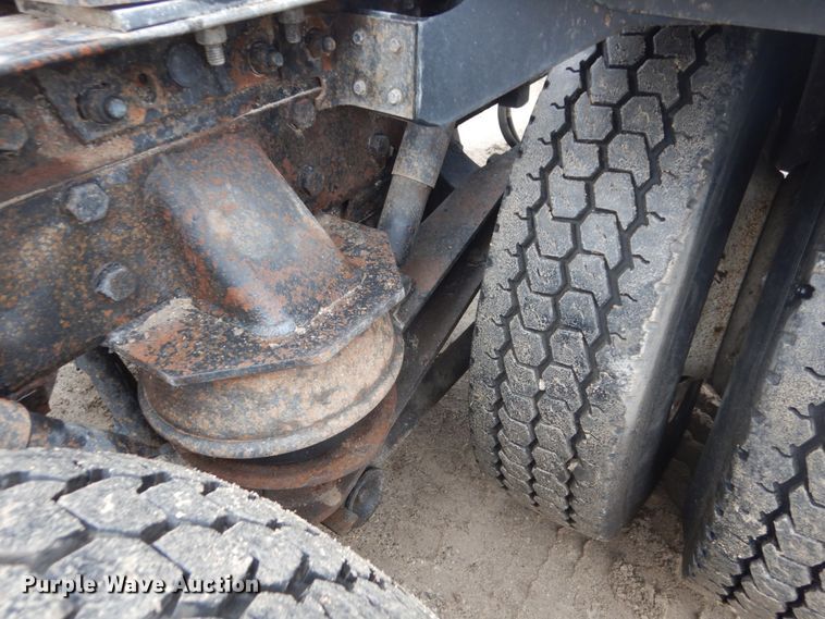 image for item FX9034 2000 Kenworth T800 semi truck