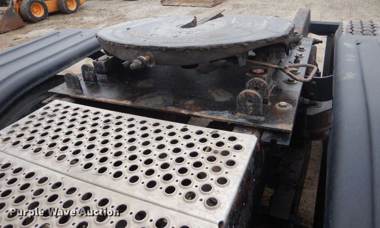 image for item FX9034 2000 Kenworth T800 semi truck