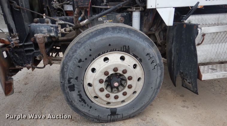 image for item FX9034 2000 Kenworth T800 semi truck