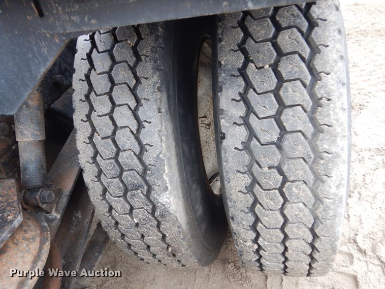 image for item FX9034 2000 Kenworth T800 semi truck