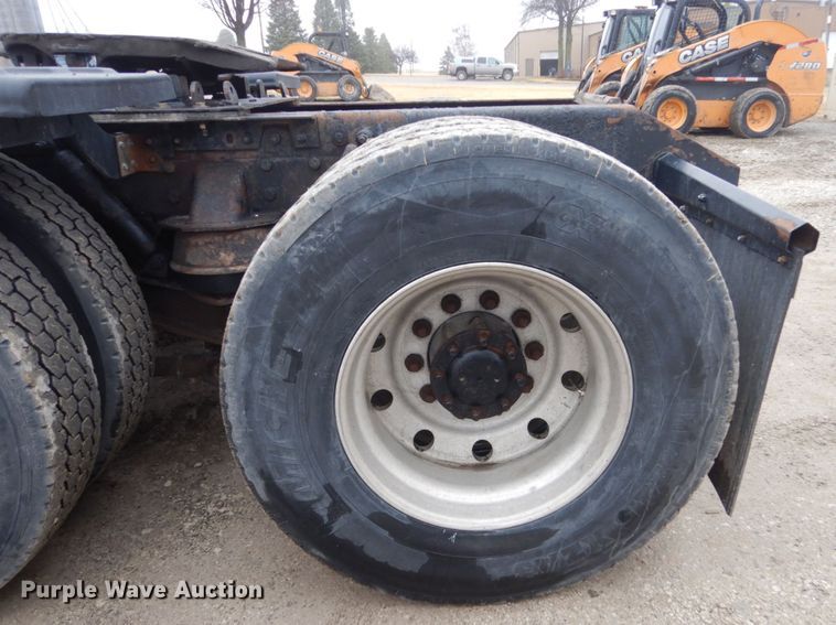 image for item FX9034 2000 Kenworth T800 semi truck