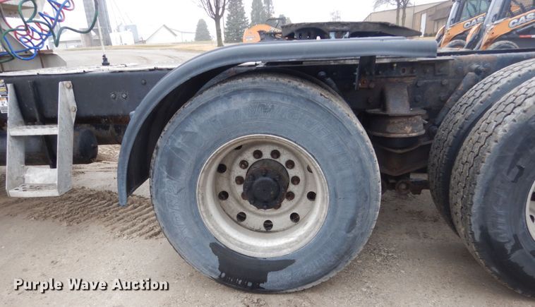 image for item FX9034 2000 Kenworth T800 semi truck