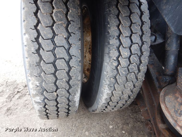 image for item FX9034 2000 Kenworth T800 semi truck