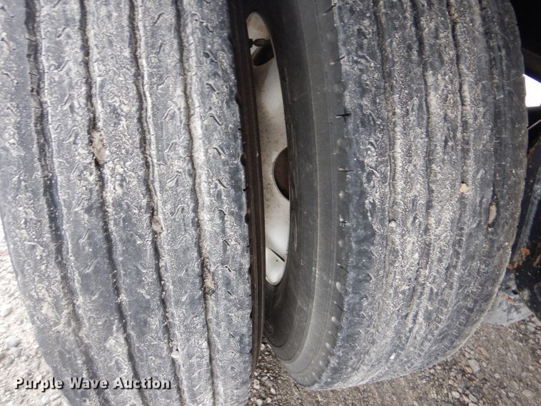 image for item GD9195 2013 Great Dane flatbed trailer