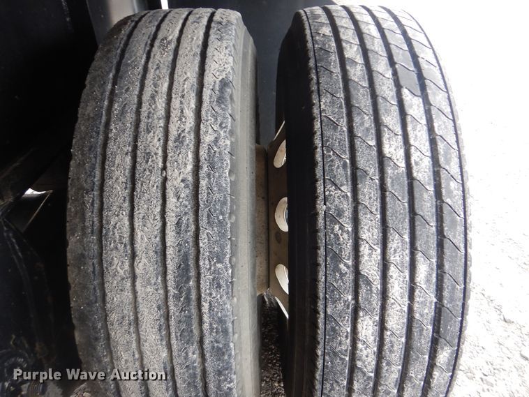 image for item GD9195 2013 Great Dane flatbed trailer