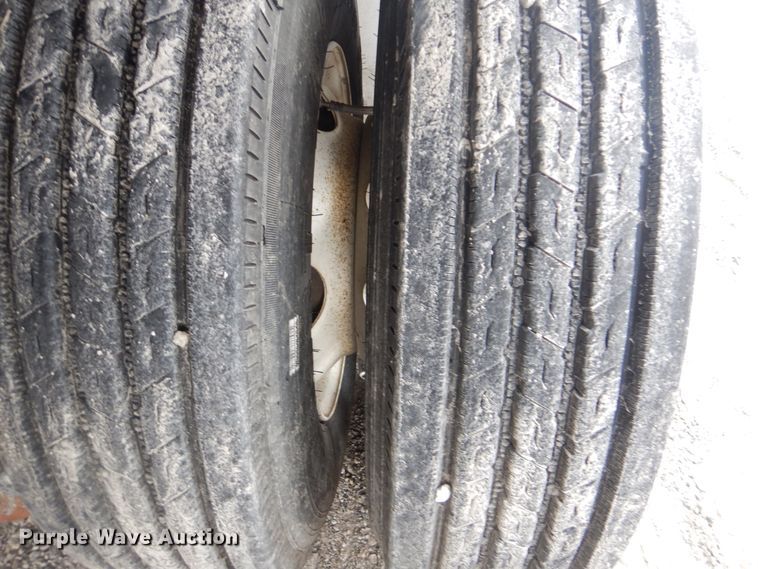 image for item GD9195 2013 Great Dane flatbed trailer