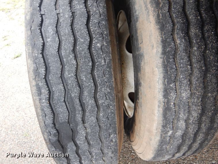 image for item GD9201 2013 Great Dane flatbed trailer