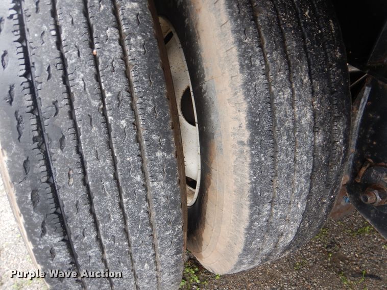 image for item GD9201 2013 Great Dane flatbed trailer