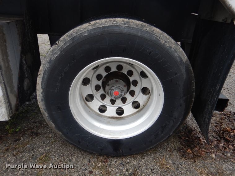 image for item GD9201 2013 Great Dane flatbed trailer