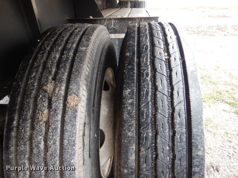 image for item GD9201 2013 Great Dane flatbed trailer