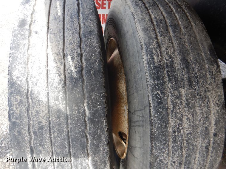 image for item GD9202 2006 Utility Trailer FS2CHA flatbed trailer