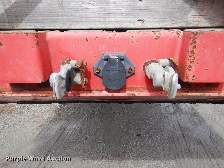 image for item GD9203 2006 Lufkin flatbed trailer