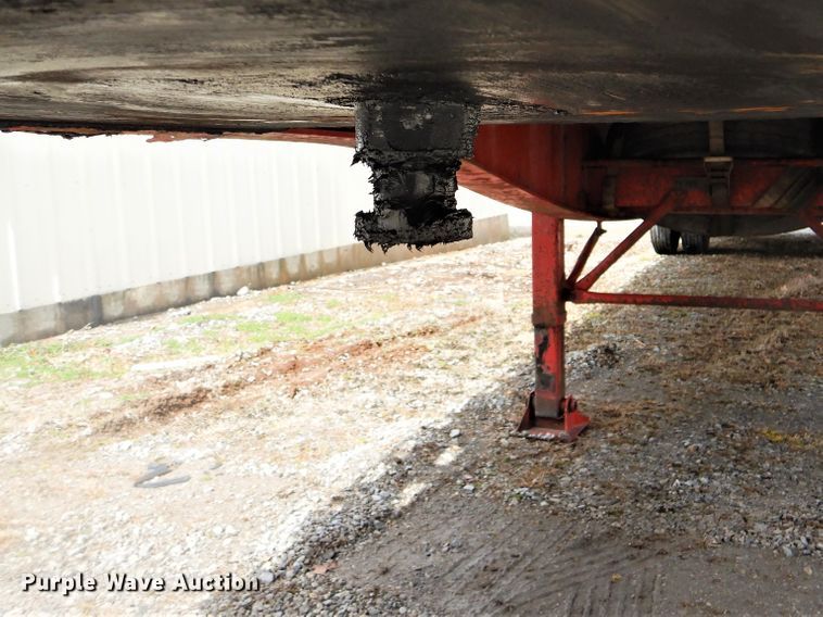 image for item GD9203 2006 Lufkin flatbed trailer