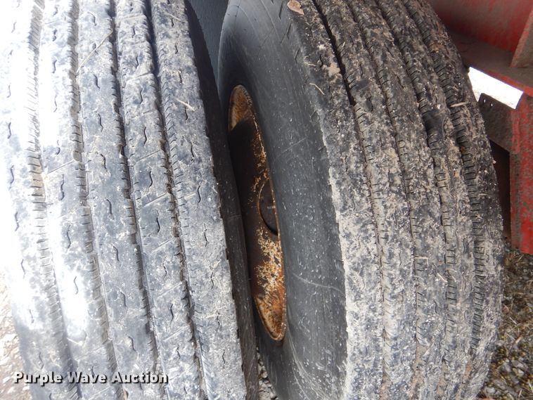 image for item GD9203 2006 Lufkin flatbed trailer