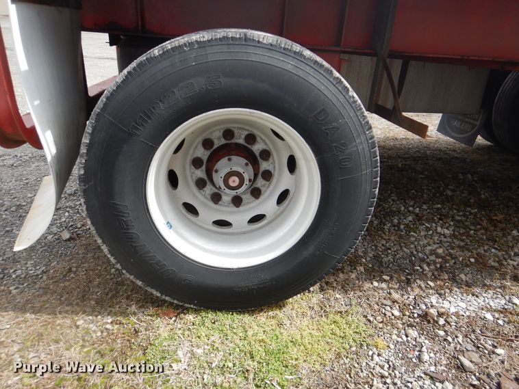 image for item GD9203 2006 Lufkin flatbed trailer