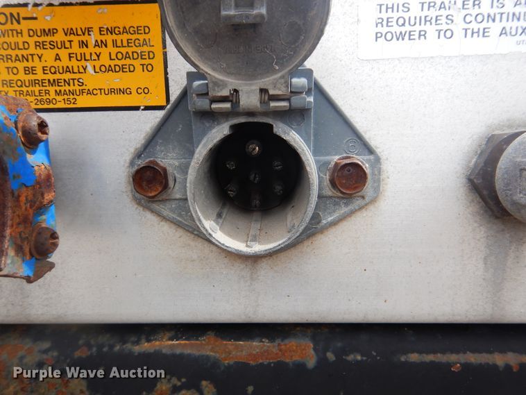 image for item GD9204 2006 Utility Trailer FS2CHA flatbed trailer