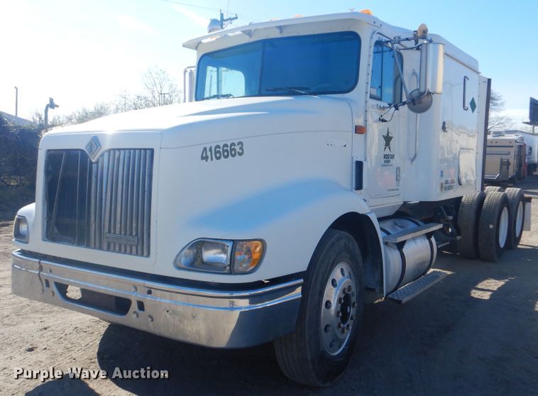 image for item GD9237 1997 International 9400 semi tuck