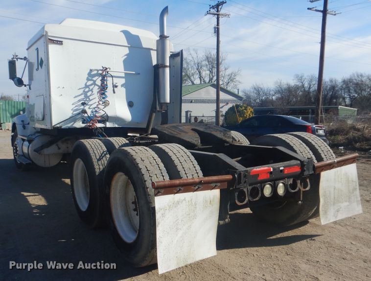 image for item GD9237 1997 International 9400 semi tuck