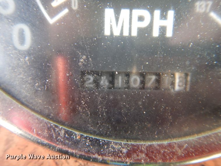 image for item GD9237 1997 International 9400 semi tuck