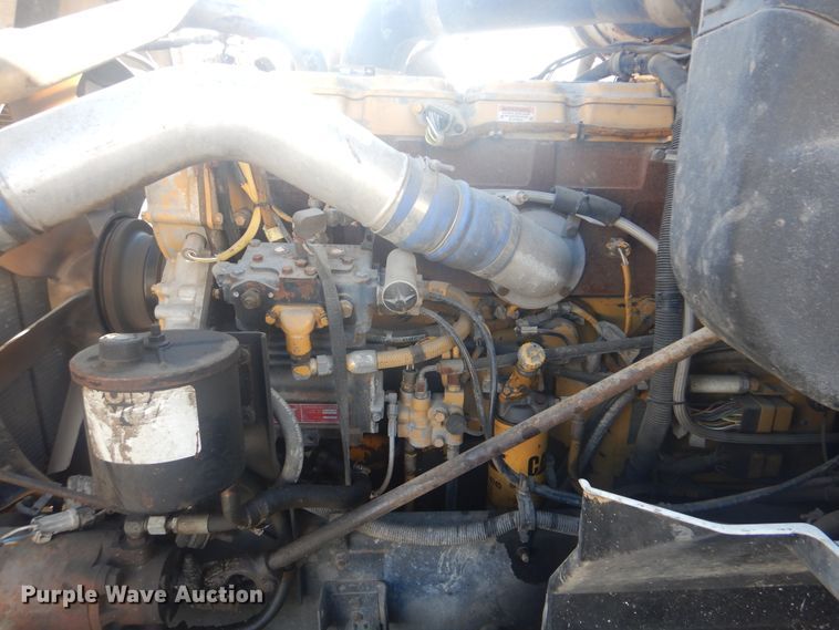 image for item GD9237 1997 International 9400 semi tuck