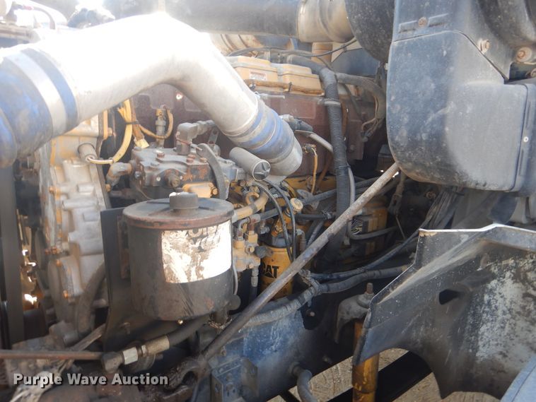 image for item GD9237 1997 International 9400 semi tuck