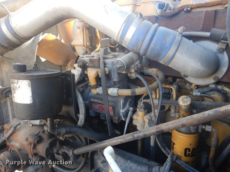 image for item GD9237 1997 International 9400 semi tuck