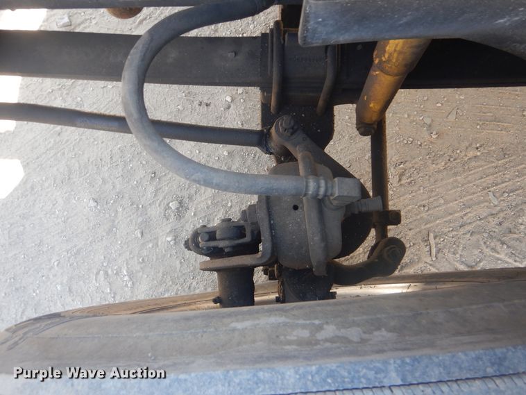 image for item GD9237 1997 International 9400 semi tuck