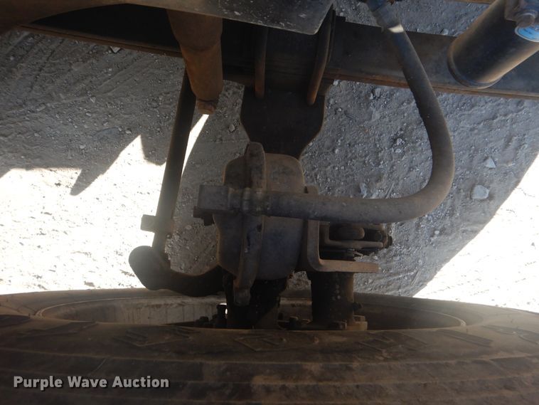 image for item GD9237 1997 International 9400 semi tuck