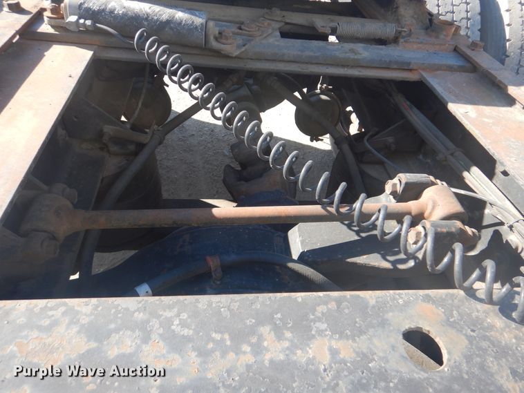 image for item GD9237 1997 International 9400 semi tuck