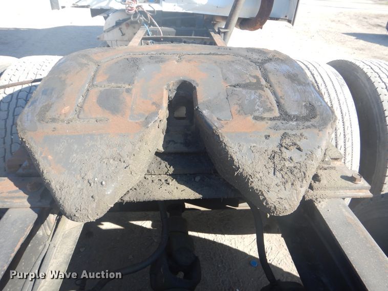 image for item GD9237 1997 International 9400 semi tuck