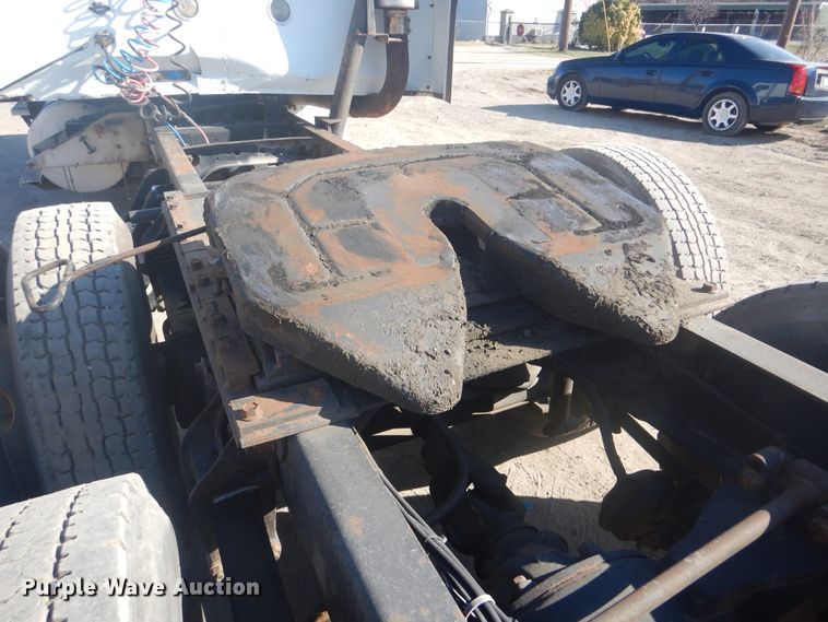 image for item GD9237 1997 International 9400 semi tuck