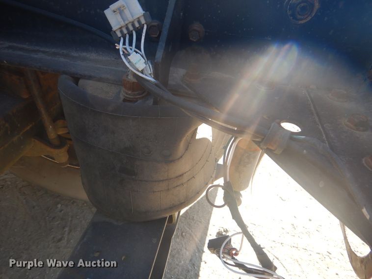 image for item GD9237 1997 International 9400 semi tuck