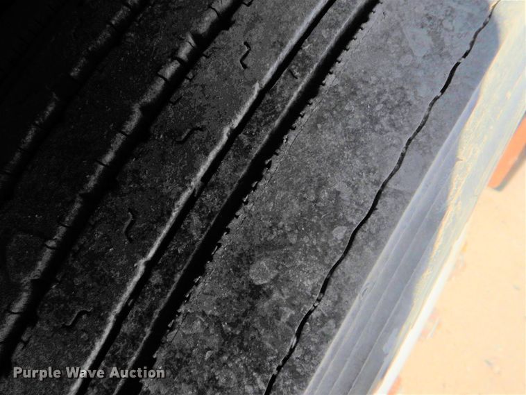 image for item GD9237 1997 International 9400 semi tuck