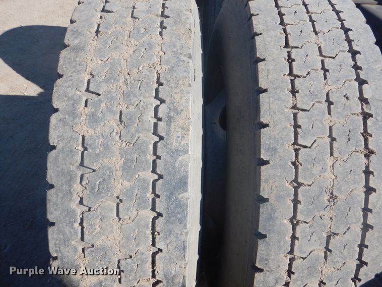 image for item GD9237 1997 International 9400 semi tuck