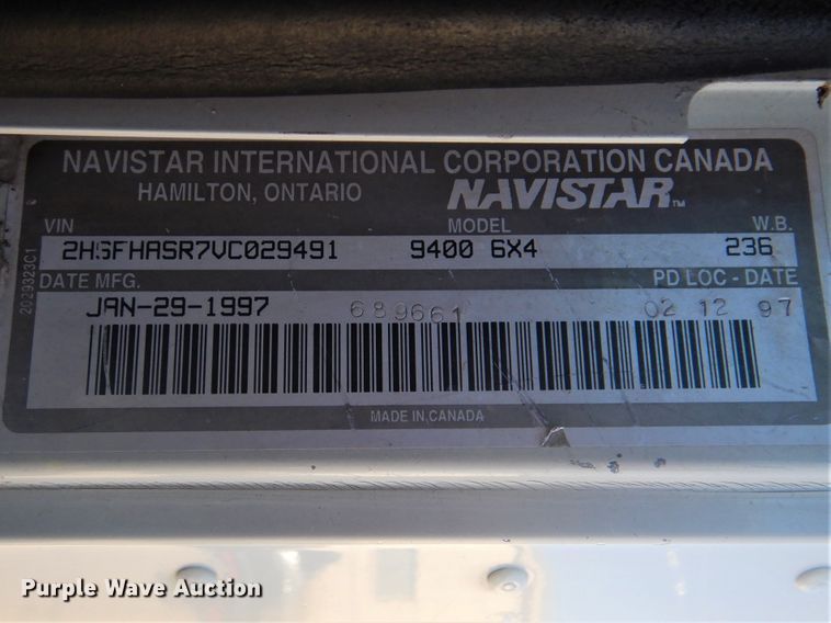 image for item GD9237 1997 International 9400 semi tuck