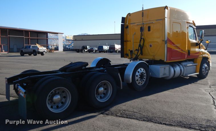 image for item GH9007 2014 Freightliner Cascadia 125 semi truck