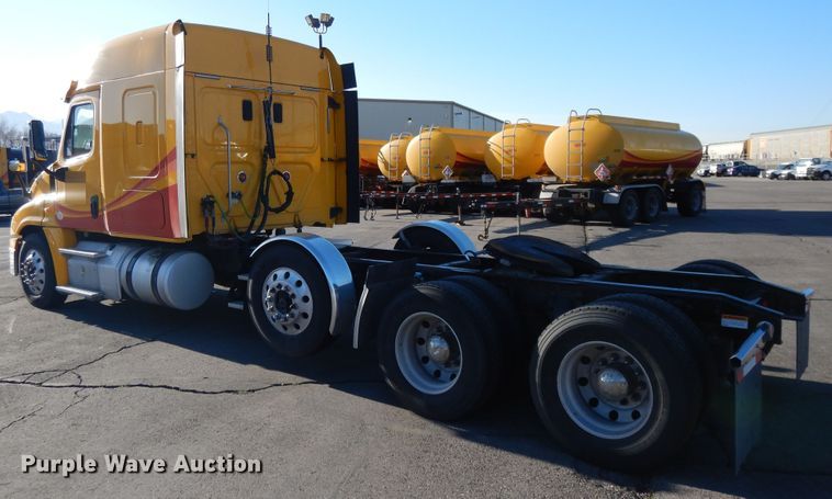 image for item GH9007 2014 Freightliner Cascadia 125 semi truck