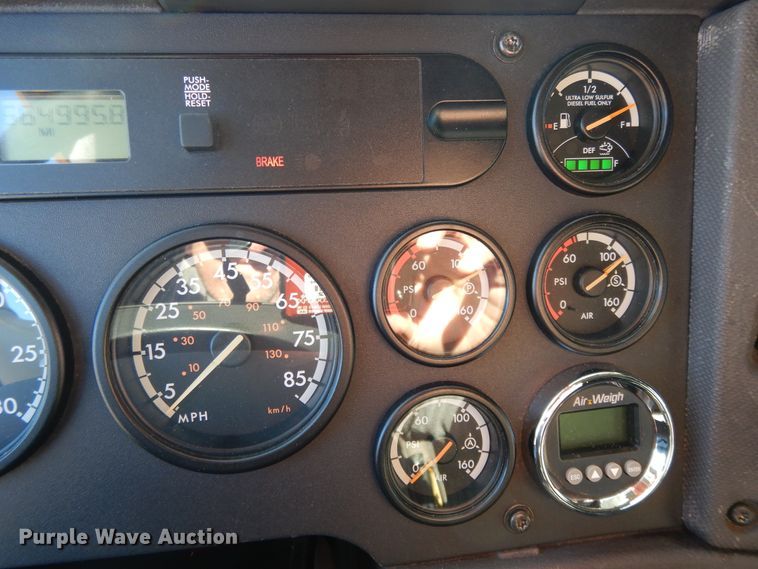 image for item GH9007 2014 Freightliner Cascadia 125 semi truck