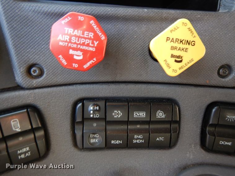 image for item GH9007 2014 Freightliner Cascadia 125 semi truck