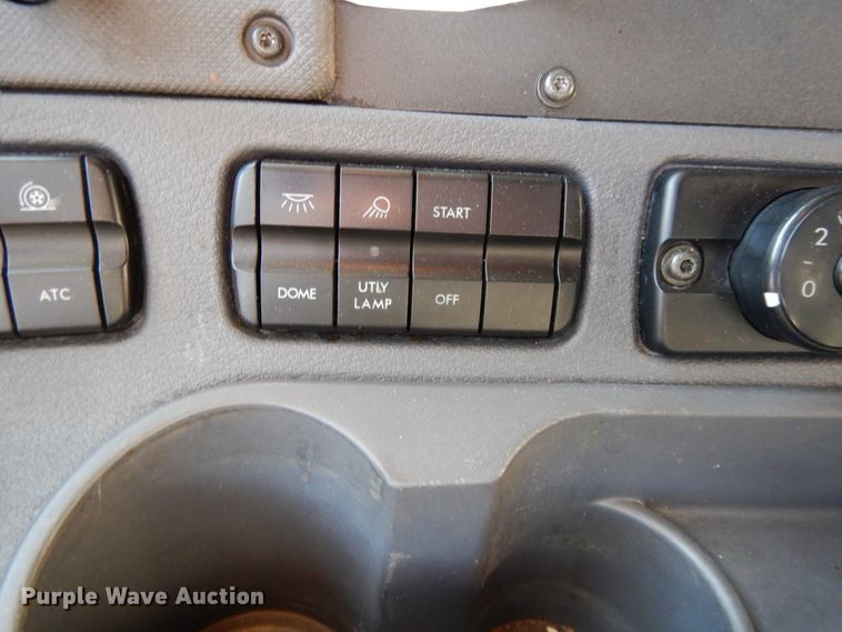 image for item GH9007 2014 Freightliner Cascadia 125 semi truck