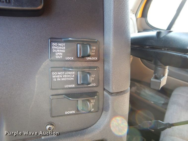 image for item GH9007 2014 Freightliner Cascadia 125 semi truck